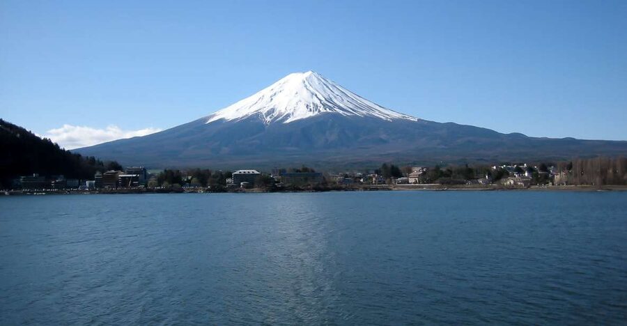 Mount Fuji: Full-Day Tour with Private Van - Oshinohakkai: Classic Fuji Ponds in a Calm Stop