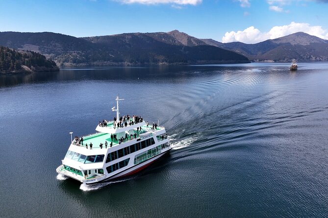 Mt Fuji & Hakone Cruise, Drum Show Bus 1 Day from Tokyo Sta. Area - Lake Ashinoko cruise on the Sorakaze: the calm break with Fuji chances