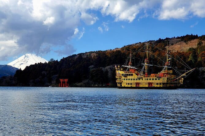 Mt Fuji & Hakone Private Tour from Tokyo: Return by Bullet Train - Lake Yamanaka vs Lake Kawaguchiko: Two Different Ways to See Fuji