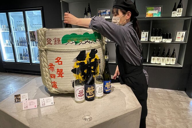 Mt FUJI - Panoramic Tour w/ Hoto Lunch, JP Sake & Onsen tatto OK! - Misaka Pass Lunch Stop: Hoto-Style Comfort Food in the Mountains