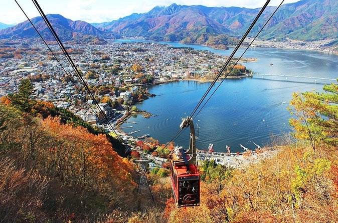 Mt Fuji Private Day Trip from Tokyo with English Speaking Driver - Stop 1: Oshino Hakkai and its eight spring ponds