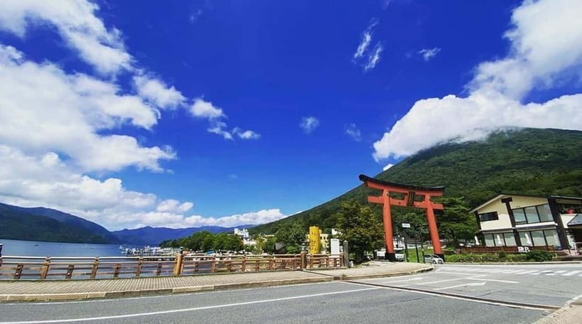 Mt. Fuji Private Tour With Hotel Pick Up From Tokyo - Kitaguchi-hongu Fuji Sengen Shrine: spiritual meaning with scenery