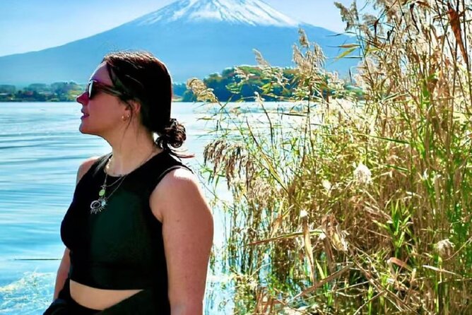Mt. Fuji to Lake Kawaguchi, Lake Yamanaka and Onsen Day Tour - Shibazakura Festival and the Lake Kawaguchi Momiji Maple Corridor: Season Drives the Day