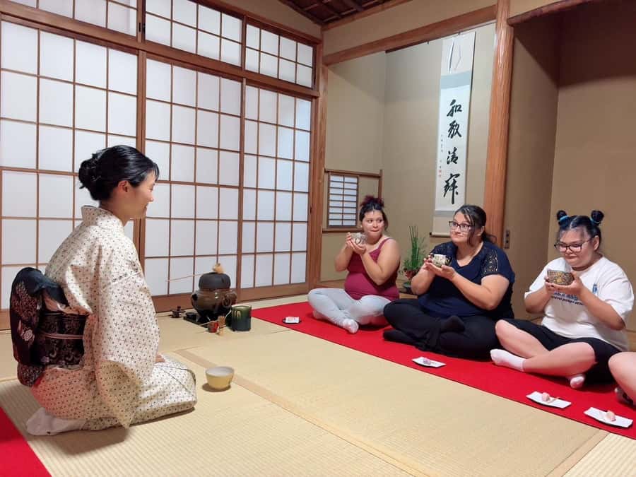 【NEW】Shibuya Tea Ceremony Tokyo-Chaan - Meeting your tea instructors in kimono, and why the English matters