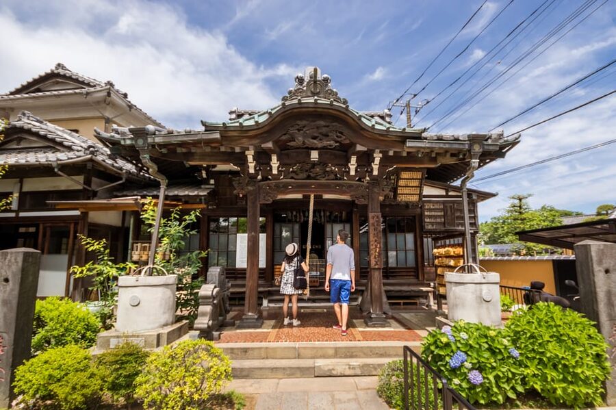 Old and Nostalgic Tokyo: Half-Day Yanaka Walking Tour - Getting Oriented at JR Nippori Station (North Gate)