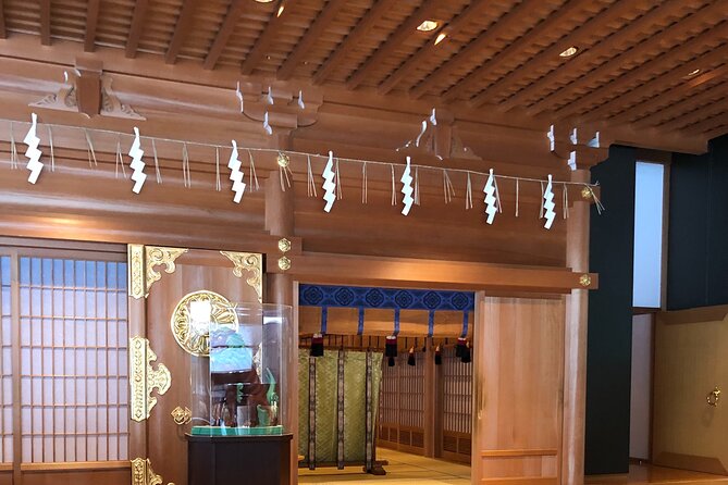 Personal prayer at Meiji Shrine! - Walking the sacred path correctly, passing torii gates with confidence