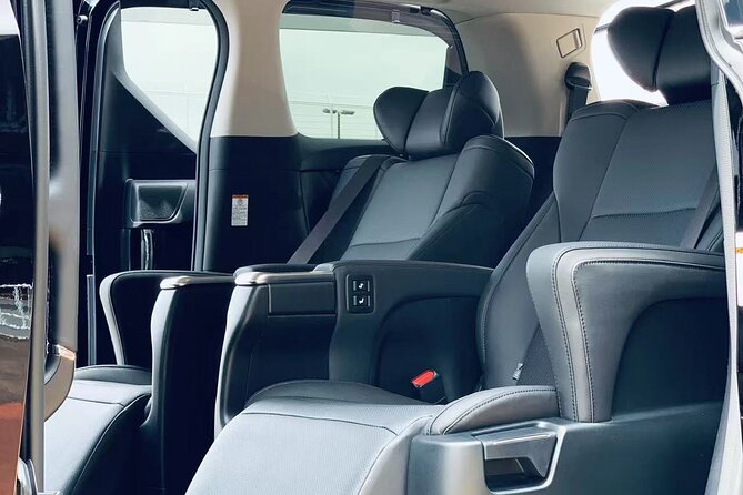 Private departure transfer from Tokyo city to Tokyo Haneda Airport(HND) - Comfort and space, from sedan to a 9-passenger van
