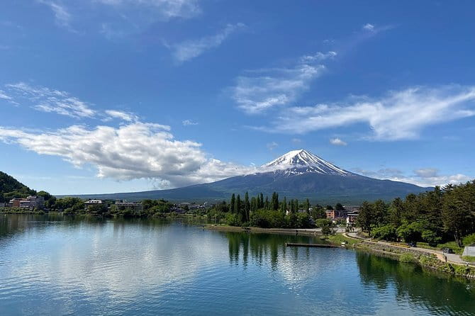 Private Fuji Half-day Car Tour with Hotel Pickup and Local Guide - Oshino Hakkai ponds: eight chances for a clear reflection