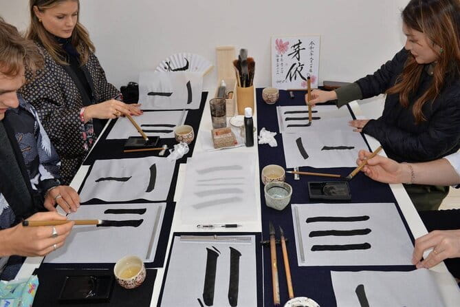 Private Japanese Calligraphy Class in Shibuya Tokyo - The lesson structure: from shodo basics to your own characters