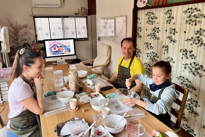 Private Mochi Sweets Making class near Shibuya area - Step-by-step instruction that is built for real beginners