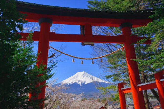 Private Mount Fuji Tour in Luxury Vehicle with English Guide - Lake Kawaguchiko for the classic Fuji reflection vibe