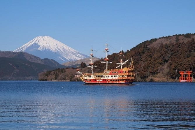 Private Tour - Hakone Day Trip! A Tour to Explore All Must-Sees! - Hakone Ropeway and Owakudani, the volcano-smoke moment you remember
