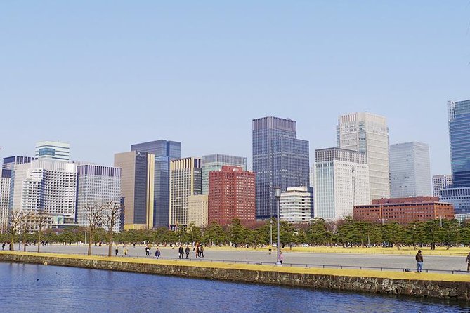 Private Tour - History, Art and Nature at the Imperial Palace - East Gardens and the Edo Castle ruins: where the palace feels layered