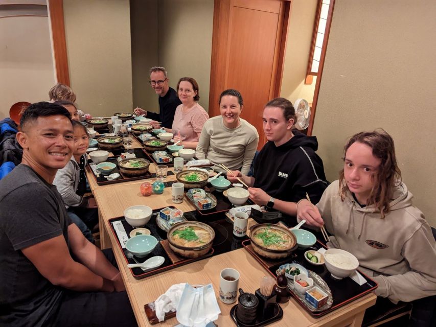 Ryogoku: Sumo Town Guided Walking Tour with Lunch - Hakkaku-beya Sumo Stable area: watching the sport at rest