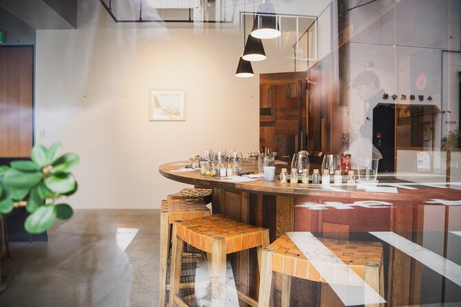 Sake Omakase in Tokyo: Guided Tasting by Certified Sommeliers - Inside the tasting room: a Showa table and a tight group