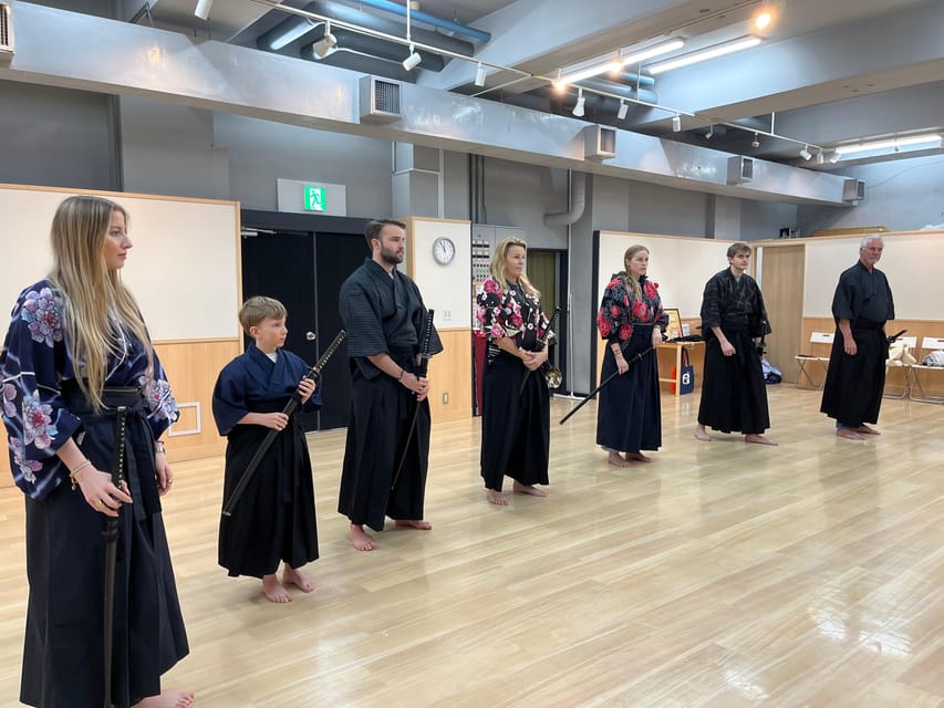 SAMURAI EXPERIENCE in Tokyo(Harajuku)【SAMURAI've】 - Basic Samurai Sword Moves That You Can Actually Repeat