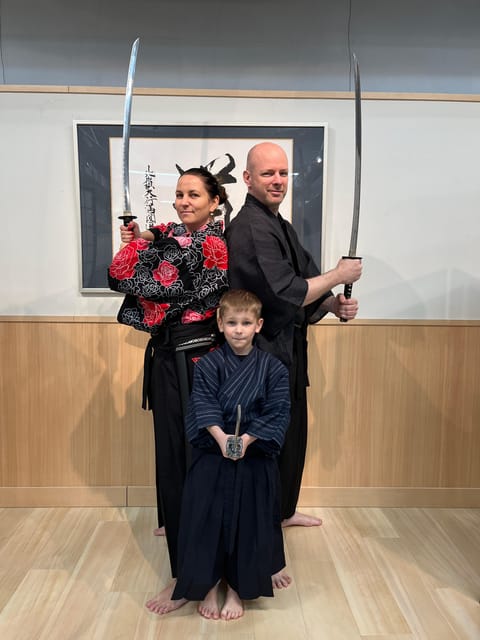 SAMURAI EXPERIENCE in Tokyo(Harajuku)【SAMURAI've】 - Photoshoot Time: Holding the Sword in Kimono