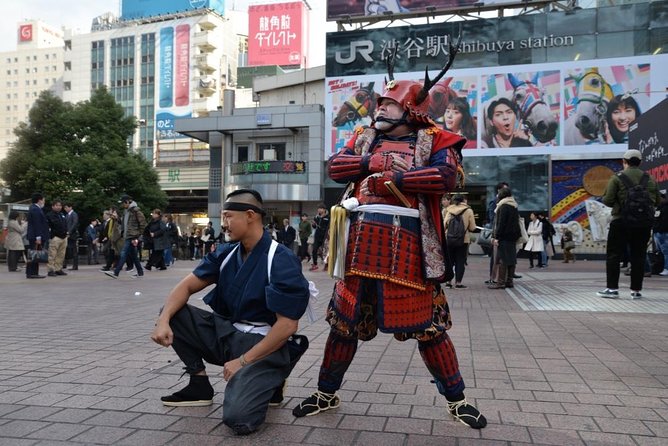 Samurai photo shooting at Street in Shibuya - Choosing your armor set in Shibuya (and why it changes the photos)