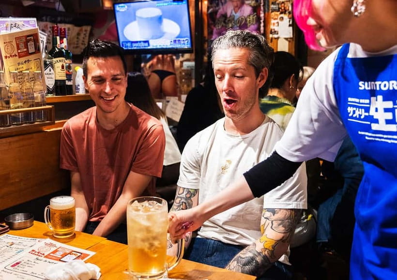 Shinjuku: Food Tour - 15 Dishes at 4 local eateries - Drinks and etiquette: how guides reduce the awkward moments