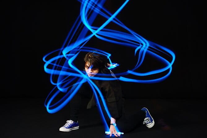 Shuffle Dance in Tokyo with a TikTok Star - Intermediate Level - How the class flows: warm-up, 40 minutes of intermediate shuffle, and 4K filming