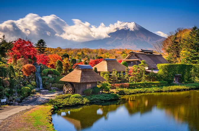 Small Group Tour Mount Fuji and Lake Kawaguchi from Tokyo - Fujiyoshida lunch time and souvenir shopping with breathing room