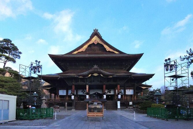 Snow Monkey Park & Zenkoji Temple Nagano Pvt. Full Day Tour. - The drive, the host, and what to watch for in a long private day