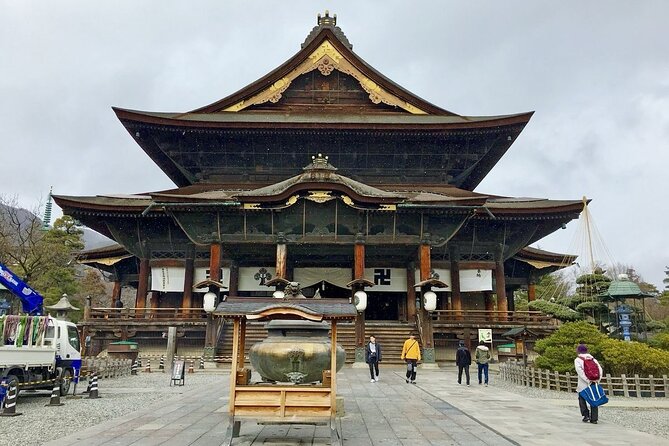 Snow Monkey Park & Zenkoji Temple Nagano Pvt. Full Day Tour. - Price and value for a group up to 5, plus what costs extra