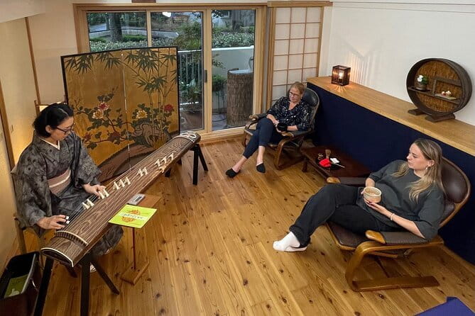 Sumi-e Ink Painting Suiboku-Ga Workshop in a Japanese Teahouse - What Rensui Teaches in an Eight-Person Class