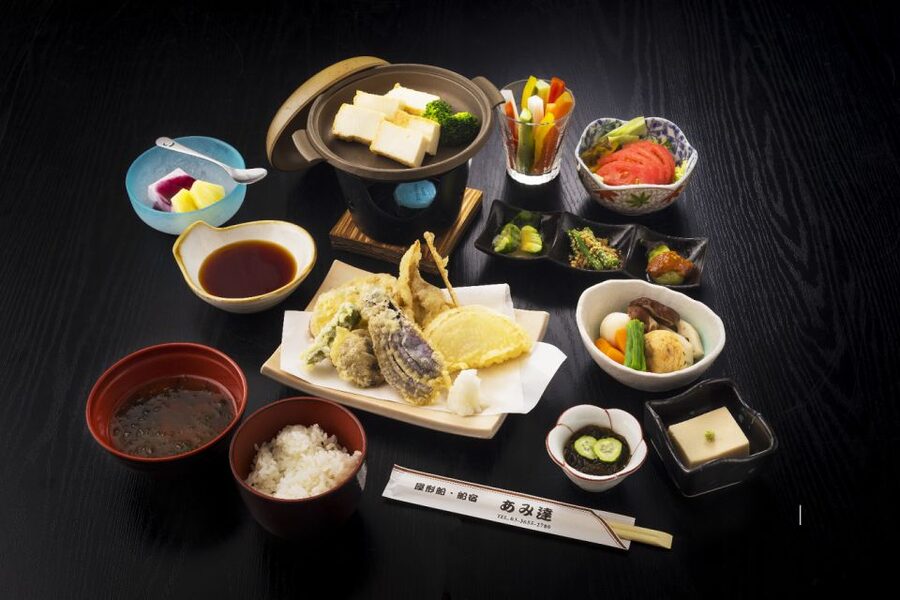 Sumida River: Japanese Traditional Yakatabune Dinner Cruise - Free-Flow Drinks, What’s Included and How It Feels