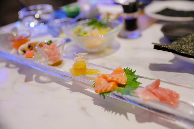 Sushi Making Experience in Shinjuku【Temaki】 - Choosing toppings and trying a smoking-style twist