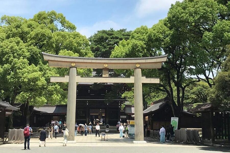 Tokyo: 1 Day Bus Tour with Meiji-Jingu,Odaiba,lunch&Skytree - Imperial Palace Plaza photo stop: seeing power without the restricted entry