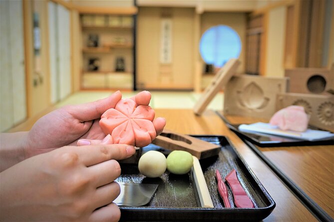 Tokyo 6hr Private Guided Tour & Japanese Sweets Making Experience - Tsukiji Fish Market: food culture, local support, smart expectations