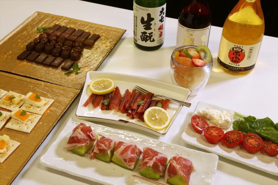 Tokyo: 7 Kinds of Sake Tasting with Japanese Food Pairings - Food pairings that actually teach something