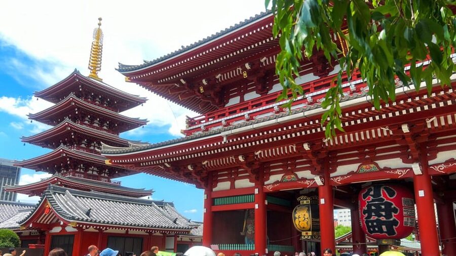 Tokyo: Asakusa and Tokyo’s Oldest Temple Senso-ji Tour - Meeting at Starbucks near Asakusa Station, and how the tour stays organized