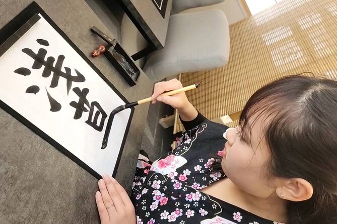 Tokyo Asakusa：Calligraphy & Make T-shirt Activity - The postcard memory step