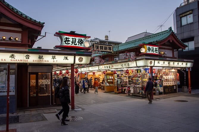 Tokyo Asakusa Sensoji Temple Night Walking Tour - Kaminarimon Gate at Night: The Thunder Gate Photo Moment