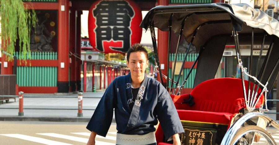 Tokyo: Asakusa Sightseeing Tour by Rickshaw - Getting to the stand at Asakusa Station without stress