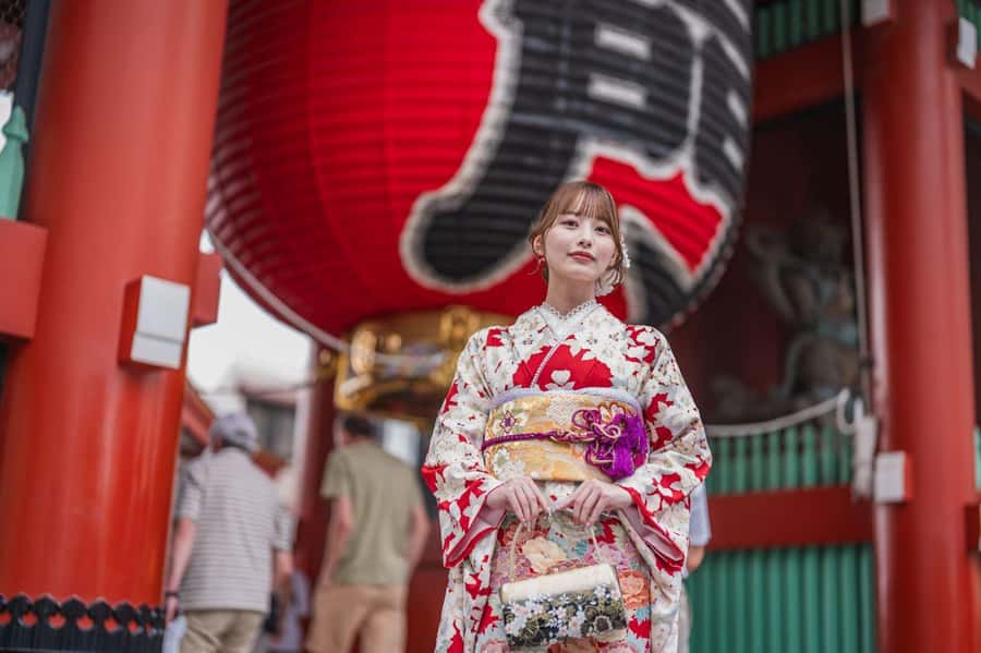 Tokyo Asakusa: Traditional Kimono Rental Experience at Wargo - Kimono dressing in Asakusa, the WARGO way