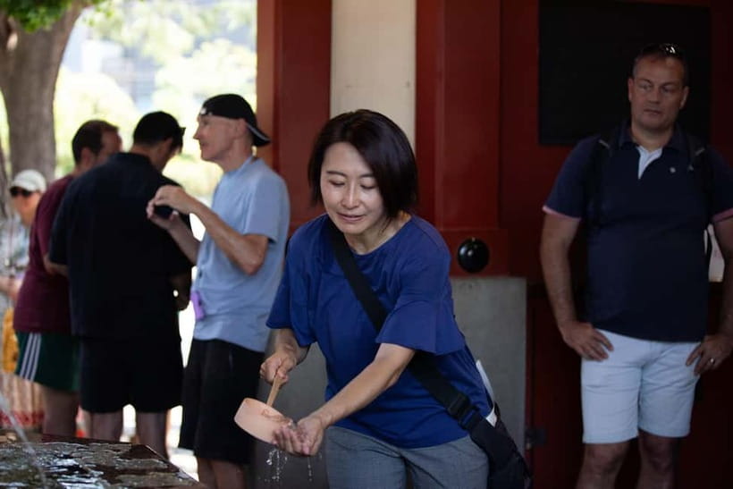Tokyo: Asakusa Walking Tour with Sensoji Temple Visit - Why the guide experience really matters here