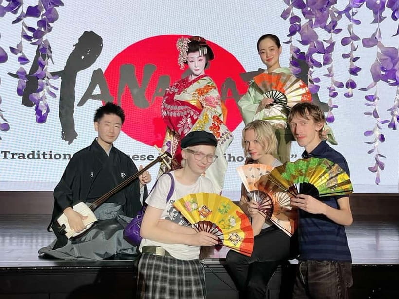 Tokyo: Authentic Japanese Dance Show ticket by professionals - Shinjuku in Tokyo: A Smart Base for Traditional Dance
