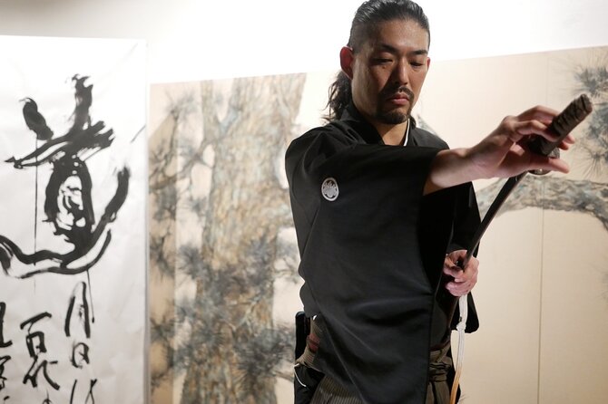 Tokyo : Authentic Samurai Experience in a Private Space. - Wielding a real samurai sword: what practice feels like