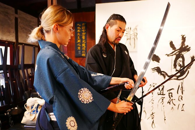 Tokyo : Authentic Samurai Experience in a Private Space. - Tea time and photos: the reset after the sword work