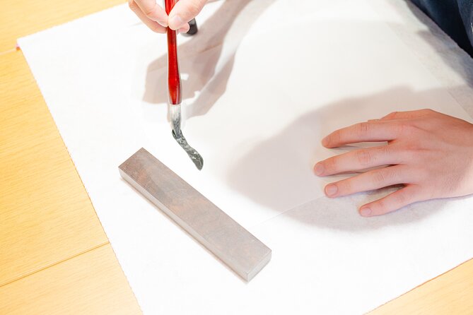 Tokyo: Calligraphy Experience at Japanese Room in Shibuya - Choosing your character, from a list or your name, then making a keepsake