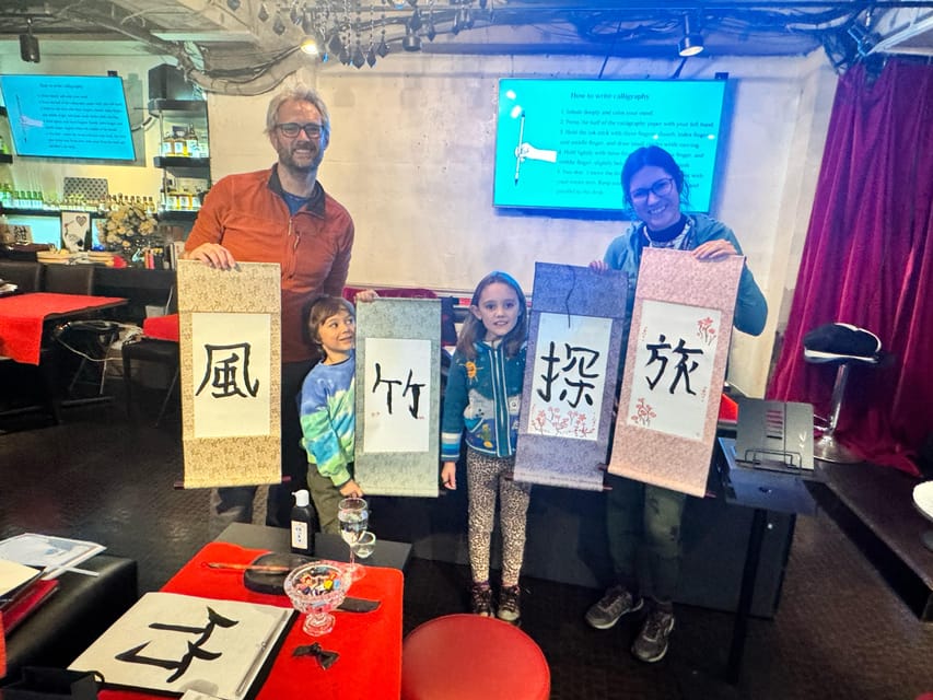 Tokyo: Calligraphy on Kanji Fan & Scroll with Drink - What happens in an 80-minute Japanese calligraphy session