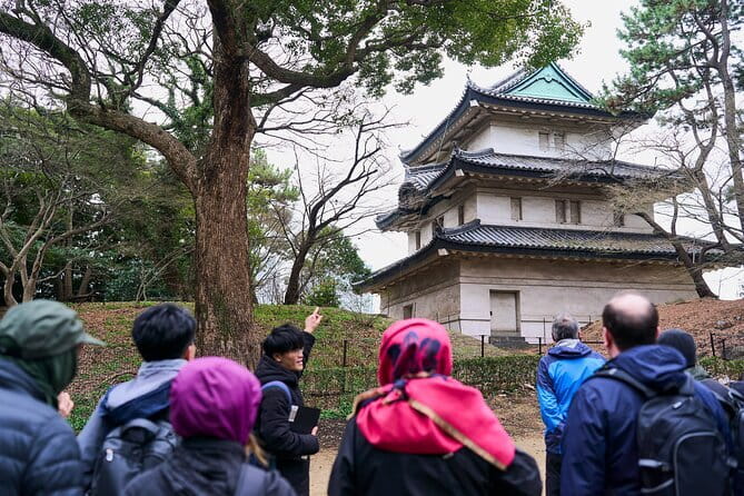 Tokyo Castle & Imperial PalaceーShogun Walking Tour - Meeting at Starbucks Kōkyo Gaien Wadakura Fountain Park: Easy Start, Clear Spot