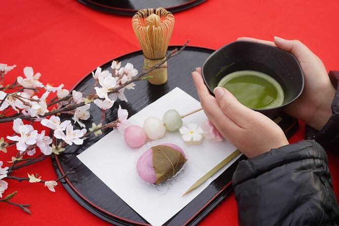Tokyo Cherry Blossom Matcha Experience in Yoyogi Park (Shibuya) - Quick hits: what makes this Yoyogi Park matcha picnic special