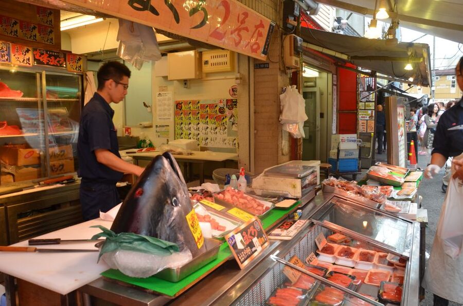 Tokyo: Classic Tsukiji Food Tour - English guide, small group size, and the power of named experts