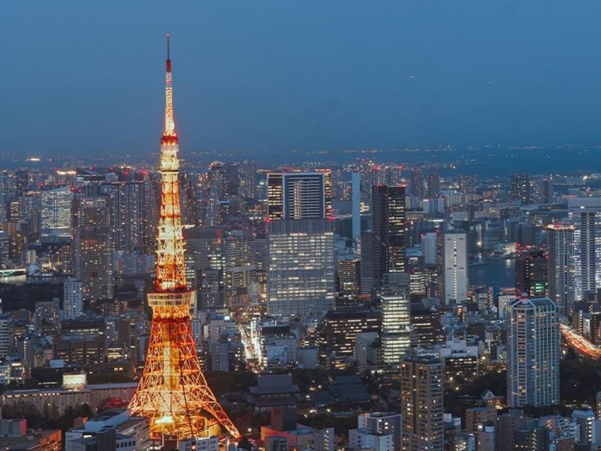 Tokyo Dinner Cruise & Tradition Show & Drinks & Tokyo Tower - Practical comfort and etiquette: shoes off, shared tables, and boat changes