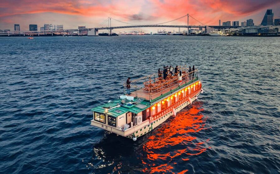 Tokyo Dinner Cruise & Tradition Show & Drinks & Tokyo Tower - Shamisen music and onboard performance that feels interactive