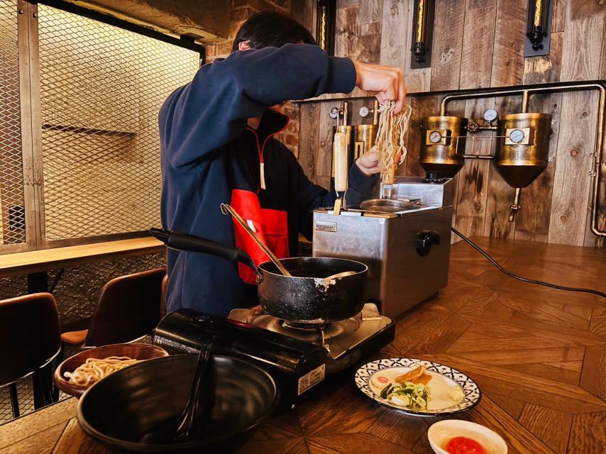 Tokyo: Easy Ramen Cooking Experience in Kabukicho, Shinjuku - Getting there and not losing time in Shinjuku